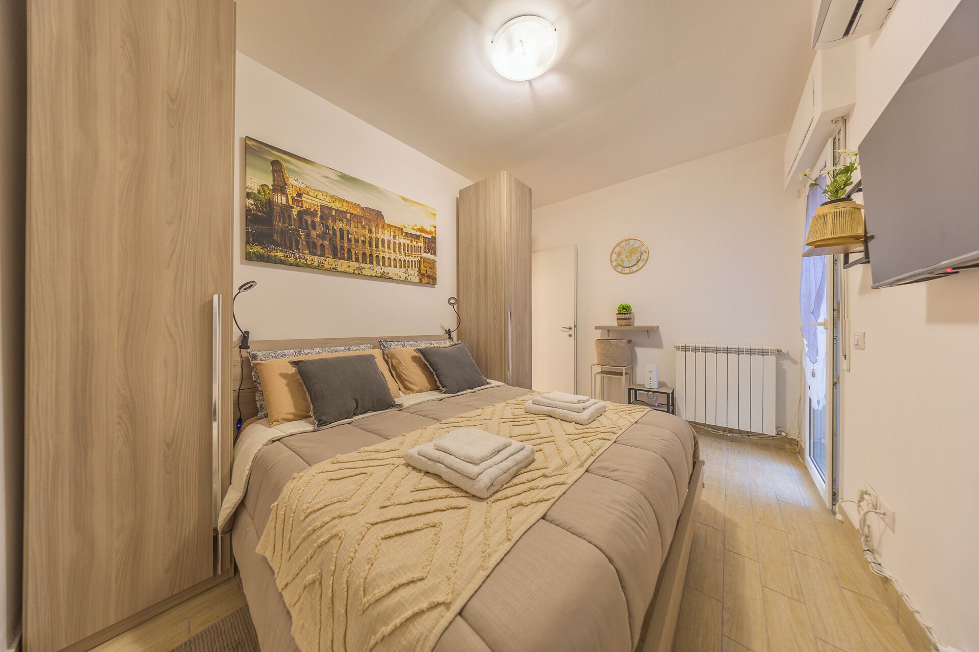 1 habitación, tabla de planchar con plancha, wifi gratis y ropa de cama 