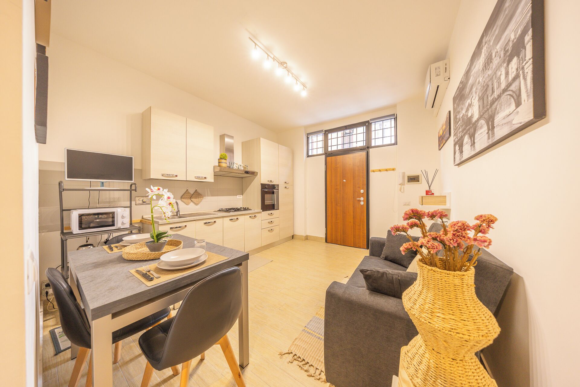 Kühlschrank, Mikrowelle, Ofen, Herdplatte