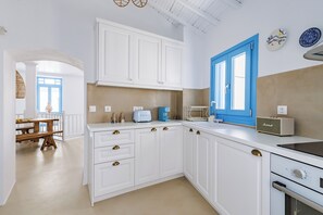 Private kitchen - A unique 3-bedroom townhouse in Skopelos village (Skopelos)