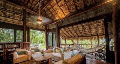 Casa Playa Ocotal: Playa Privada y Naturaleza