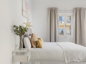 2 bedrooms, iron/ironing board, Internet, bed sheets - Apartment in Andalucía del Mar for 4 people | ADM- 9-105 (Puerto Banús - Marbella)