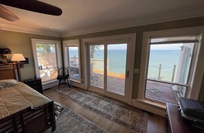 3 bedrooms, desk, iron/ironing board, travel cot - Historic Lakefront Home with Amazing Views of Lake Erie! (Eastlake)