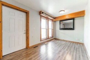 Interior - Newly Renovated 2bd/1ba Right Near Lucas Oil & Eli Lilly! 3 (Indianapolis)