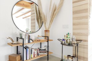 Interior - Chic house: Pool+Spa. 3acres // 15mins to park (Yucca Valley)