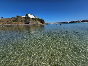 鄰近海灘、白沙、10 間海灘酒吧