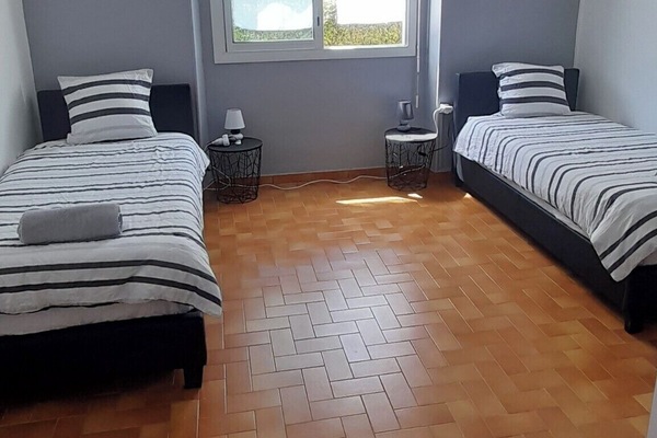 2 chambres, lit parapluie, Wi-Fi gratuit, draps fournis