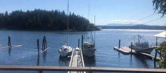 Unique and peaceful beach access getaway on Quadra Island. Outstanding view