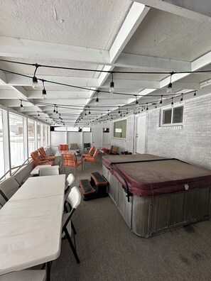 Interior - Funny Farm (Idaho Falls)