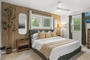 3 bedrooms, iron/ironing board, travel cot, free WiFi - Charming 3-bedroom house with AC and WiFi. LAKE ACCESS King Beds! Newly Remodel (Minneapolis)