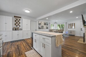 Interior - Charming 3-bedroom house with AC and WiFi. LAKE ACCESS King Beds! Newly Remodel (Minneapolis)