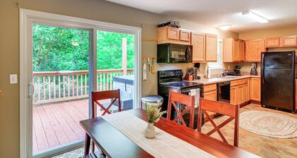 Campton Cottage w/ Hot Tub, Near Hiking + Climbing