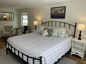 4 bedrooms, desk, iron/ironing board, travel cot - Sunset Point - Spacious 4-BR Long Pond House w/ private swimmable beach & AC (Yarmouth)