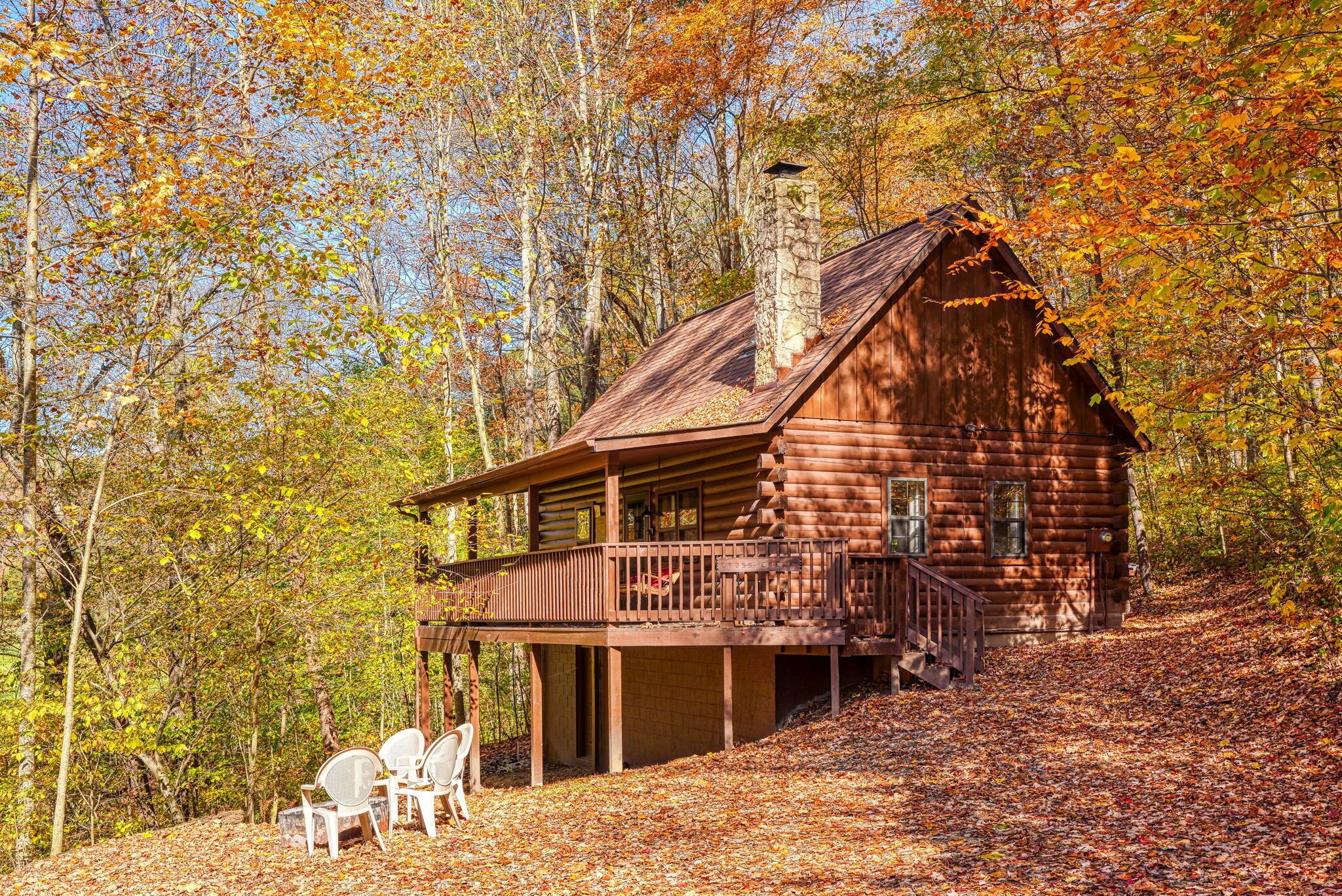 Crosscreek is a peaceful cabin with Hot tub and indoor fireplace.