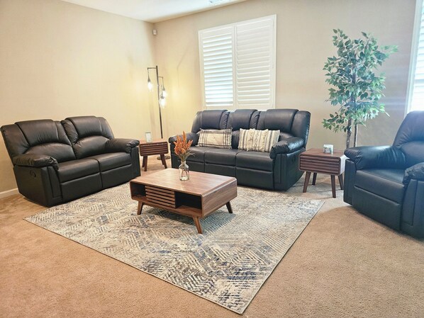 Interior - Spacious 4-bedroom single level house with  RV parking in Jurupa Valley (Jurupa Valley)