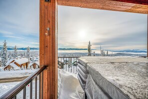 Appartamento Deluxe, balcone, vista montagna | Vasca idromassaggio privata