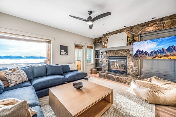 Deluxe Condo, Balcony, Mountain View | 3 bedrooms, WiFi (free), bed sheets