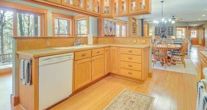 Secluded 3-bedroom cabin in serene Clarksville, close to local amenities.
