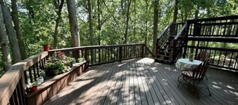 Harmony House, spacious 5-bedrooms in downtown Baraboo near Devil's Lake Park