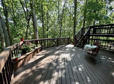 Harmony House, spacious 5-bedrooms in downtown Baraboo near Devil's Lake Park