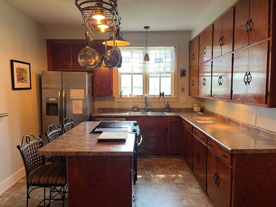 20 Minutes from Oxford - Charming 4-bedroom Farmhouse in peaceful Water Valley