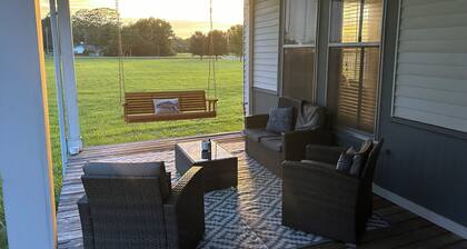 20 Minutes from Oxford - Charming 4-bedroom Farmhouse in peaceful Water Valley