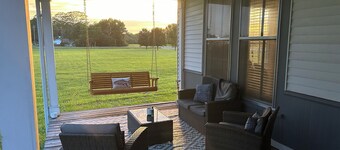 20 Minutes from Oxford - Charming 4-bedroom Farmhouse in peaceful Water Valley