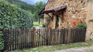 Enceinte de lâhĂ©bergement