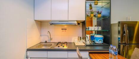 Leilighet | Eget kjøkken | Kjøleskap, kokeplater, riskoker og spisebord