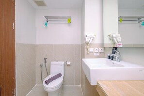 Studio | Bathroom - Homey And Nice Studio Bogor Icon Apartment (Bogor)