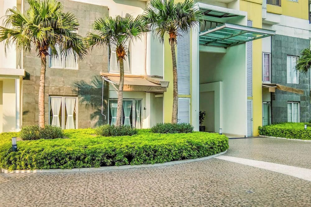 Homey And Big Studio Apartment At The Wave Kuningan