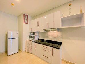 Apartment | Private kitchen | Fridge, microwave, stovetop, rice cooker - Best Spacious 2Br At Sudirman Suites Apartment (Jakarta)