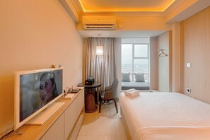 Studio | Free WiFi - Simple And Relaxing Studio At Supermall Mansion Benson Apartment (Surabaya)