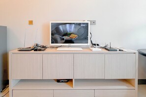 Studio | Free WiFi - Simple And Relaxing Studio At Supermall Mansion Benson Apartment (Surabaya)