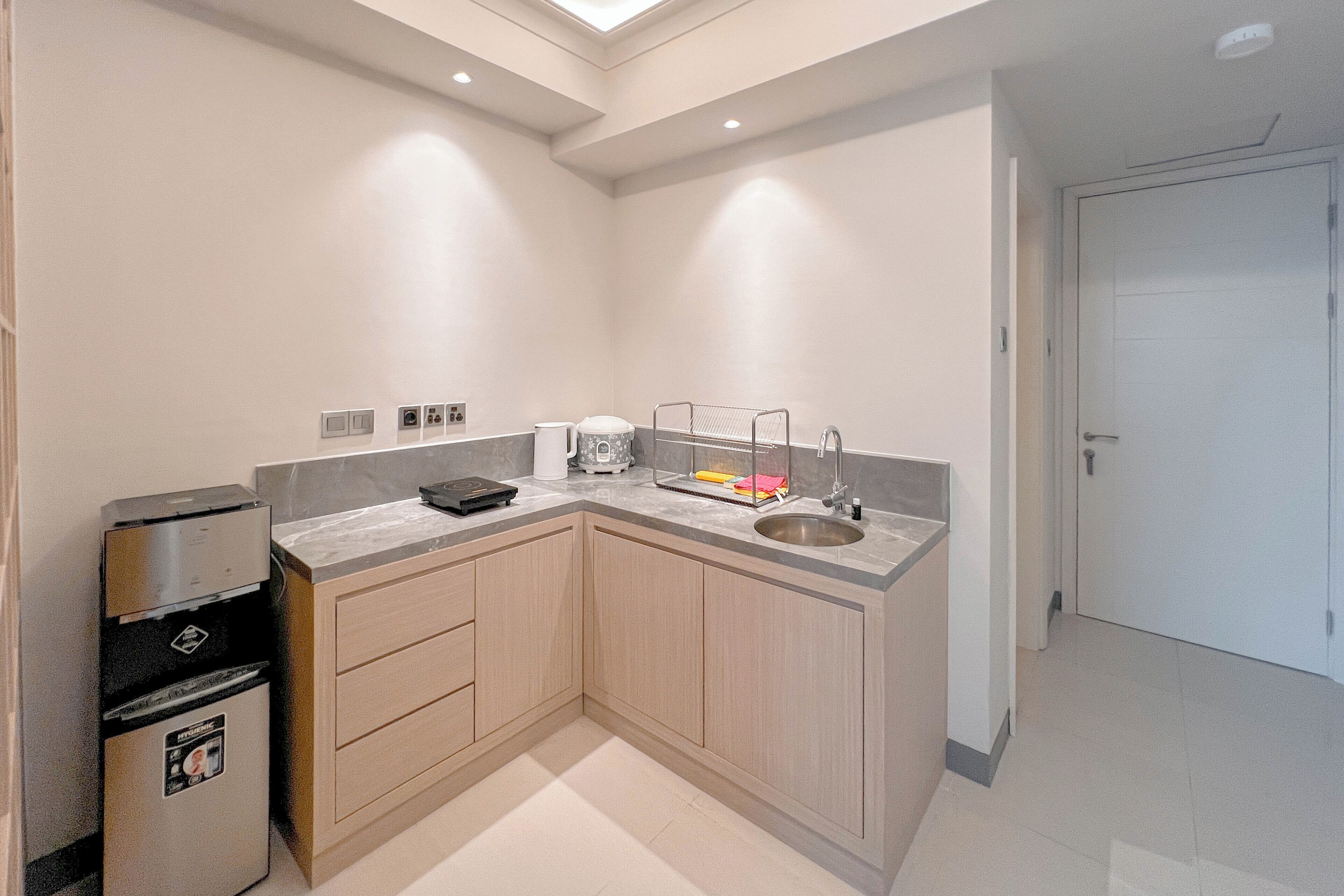 开间 | 私人厨房 | 冰箱、炉灶、电热水壶、电饭煲