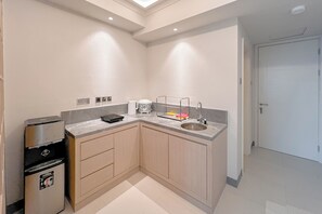 Studio | Eget kjøkken | Kjøleskap, kokeplater, vannkoker og riskoker