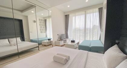 Luxurious Studio At Art Deco Apartment