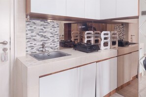 อพาร์ทเมนท์ | ครัวส่วนตัว | ตู้เย็น, เตาประกอบอาหาร, หม้อหุงข้าว, โต๊ะรับประทานอาหาร