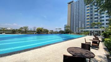 Kolam renang terbuka