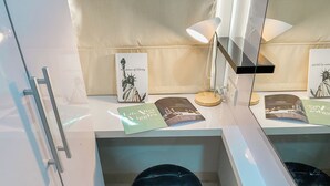 Ảnh chưa phân loại, 2 trong số 17 ảnh, nút