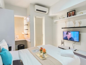 Studio | Free WiFi - Cozy Living Studio With Direct Access To Pool, Gym And Playground At Springlake Summarecon Bekasi (Bekasi)
