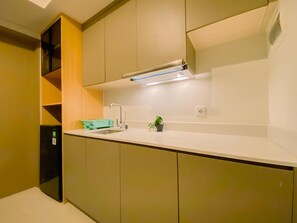 Appartement | Privékeuken | Een koelkast, een kookplaat, een rijstkoker