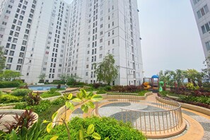 Exterior - Homey And Well Furnished Studio At Bassura City Apartment (Jakarta)