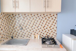 Studio | Private kitchen | Fridge, stovetop, rice cooker