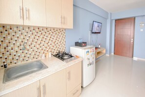 Studio | Dapur pribadi | Lemari es, kompor, dan penanak nasi