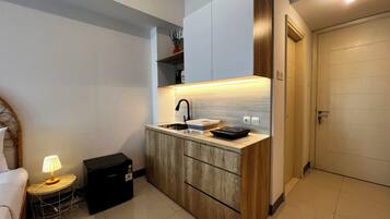 Studio | Private kitchen | Mini-fridge, stovetop, rice cooker