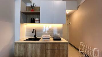 Studio | Private kitchen | Mini-fridge, stovetop, rice cooker