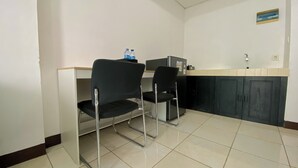 Gambar tidak terklasifikasi, 2 dari 16, tombol