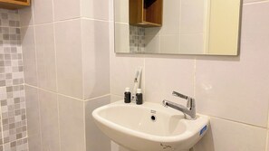 Studio | Bathroom