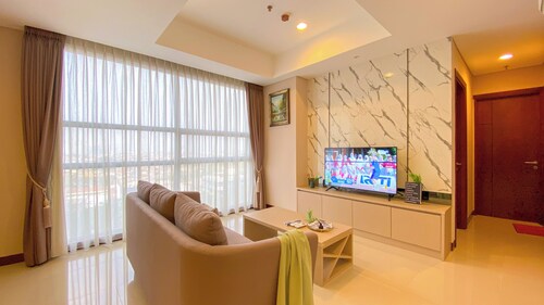 Spacious And Homey 2Br Apartment With Private Lift At The Kencana Residence