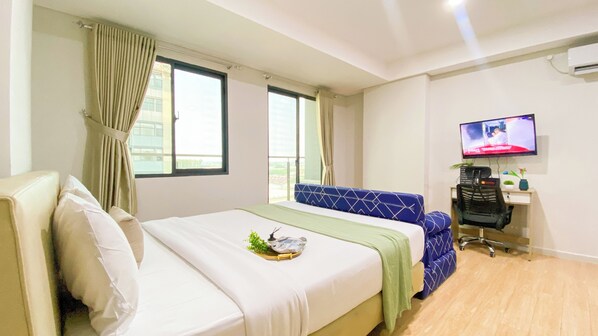 Studio | Desk, free WiFi - Comfort And Simply Look Studio Daan Mogot City Apartment (Jakarta)